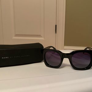 MARC by MARC JACOBS black sunglasses